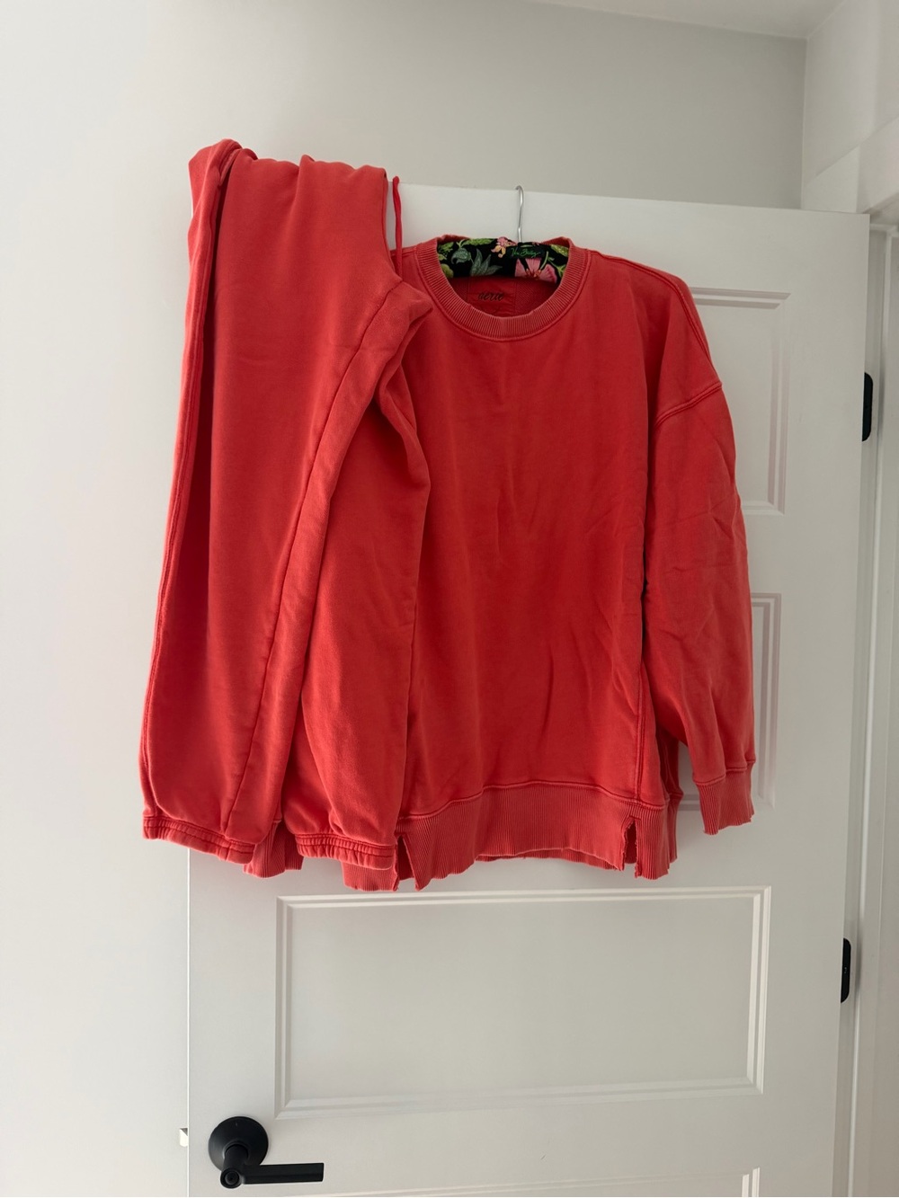 AERIE SWEAT SUIT IN RED/ORANGE, SIZE MEDIUM